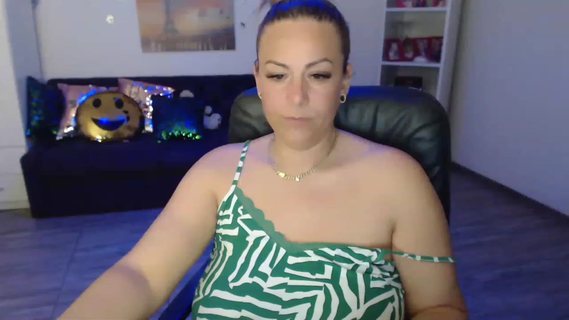 Gallery image thumbnail from A_baby_Boo's myfreecams stream on, 06/03/2023, 01:41 image 11 of 20