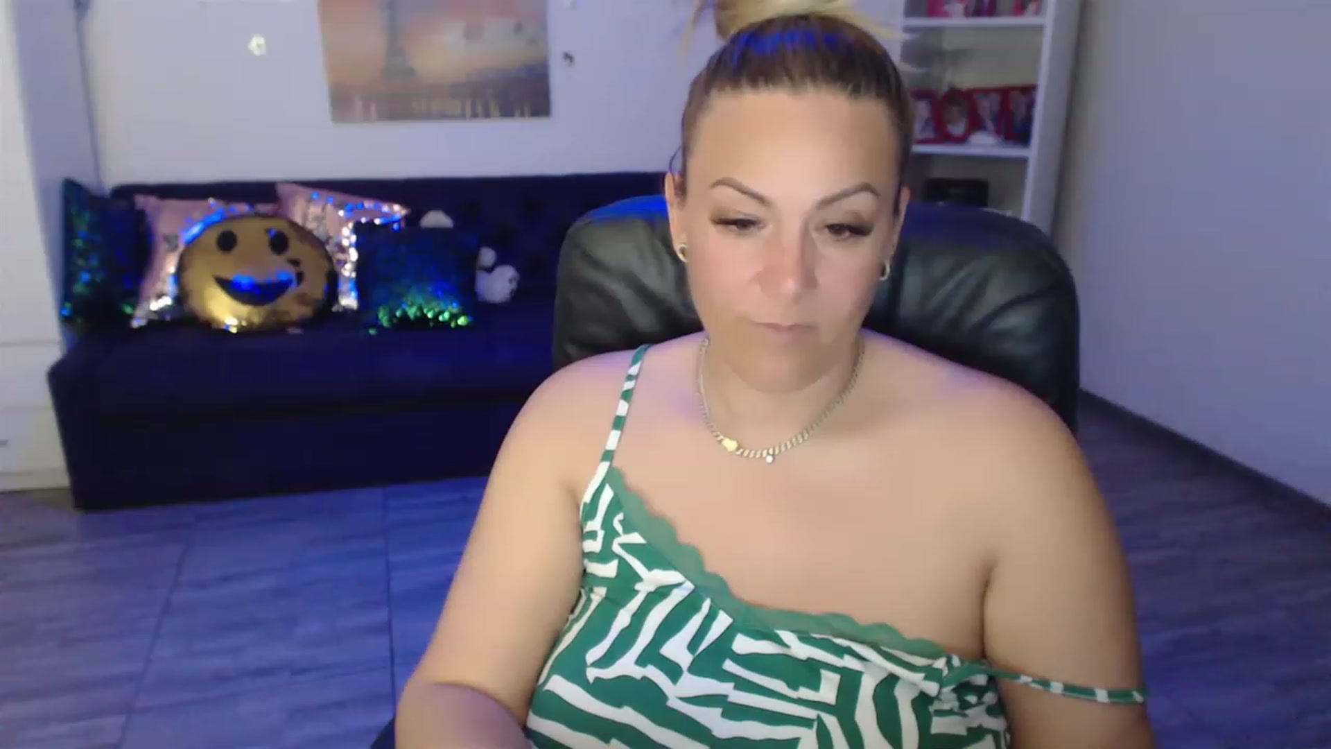 Gallery image thumbnail from A_baby_Boo's myfreecams stream on, 06/03/2023, 01:41 image 15 of 20