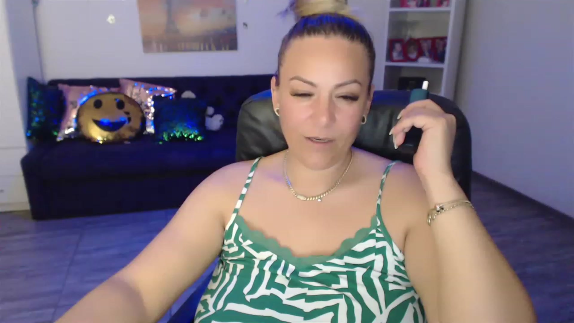 Gallery image thumbnail from A_baby_Boo's myfreecams stream on, 06/03/2023, 01:41 image 3 of 20