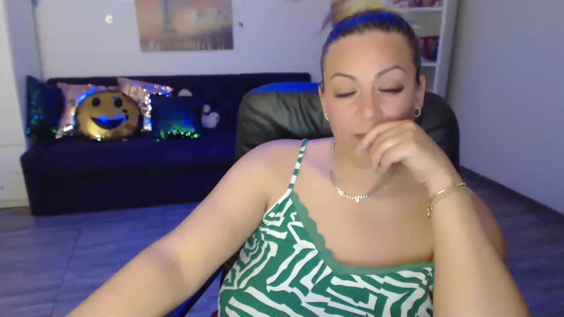 Gallery image thumbnail from A_baby_Boo's myfreecams stream on, 06/03/2023, 01:41 image 14 of 20