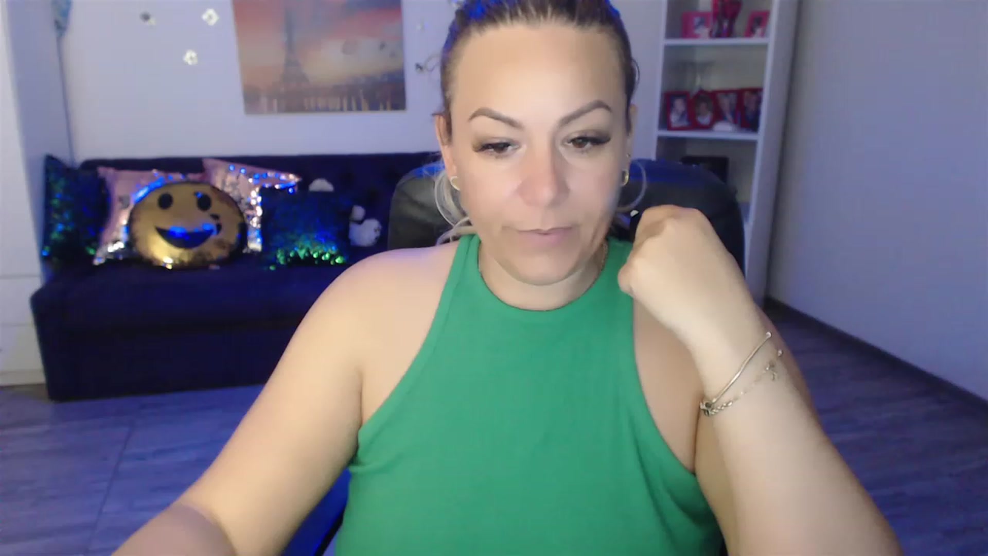 Gallery image thumbnail from A_baby_Boo's myfreecams stream on, 06/03/2023, 14:34 image 12 of 20