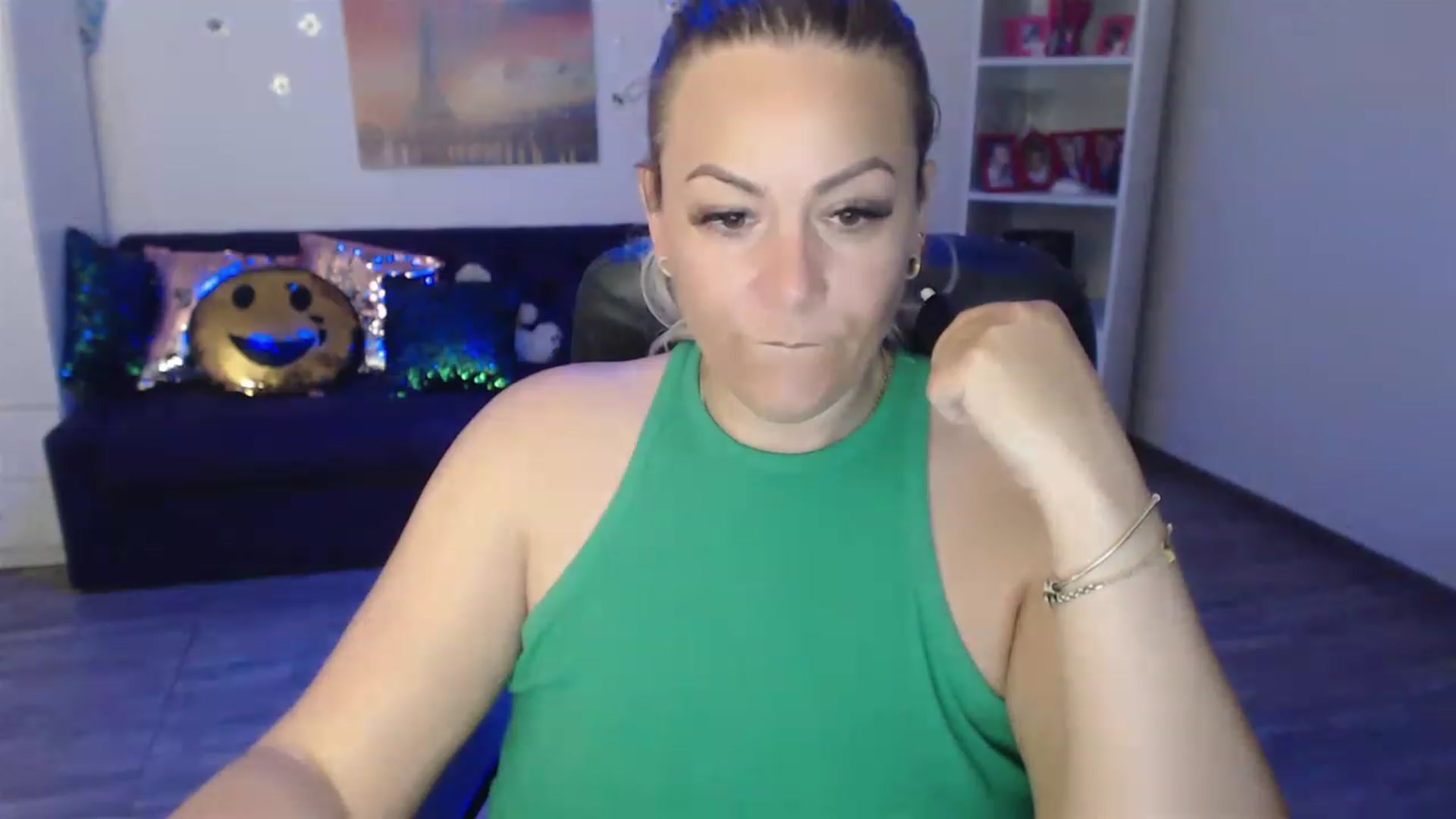 Gallery image thumbnail from A_baby_Boo's myfreecams stream on, 06/03/2023, 14:34 image 15 of 20
