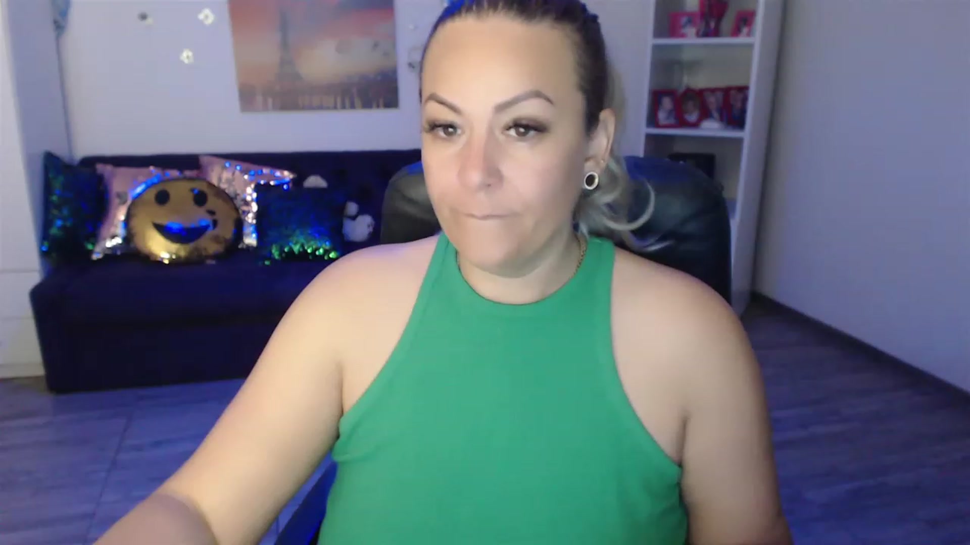 Gallery image thumbnail from A_baby_Boo's myfreecams stream on, 06/03/2023, 14:34 image 5 of 20