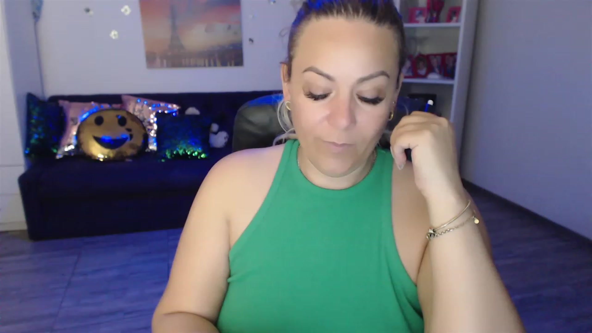 Gallery image thumbnail from A_baby_Boo's myfreecams stream on, 06/03/2023, 14:34 image 13 of 20