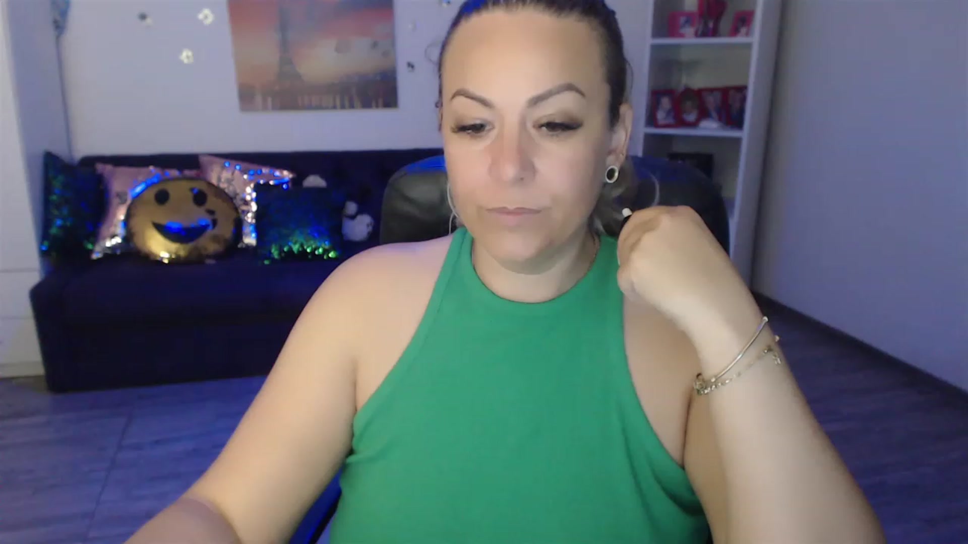 Gallery image thumbnail from A_baby_Boo's myfreecams stream on, 06/03/2023, 14:34 image 10 of 20