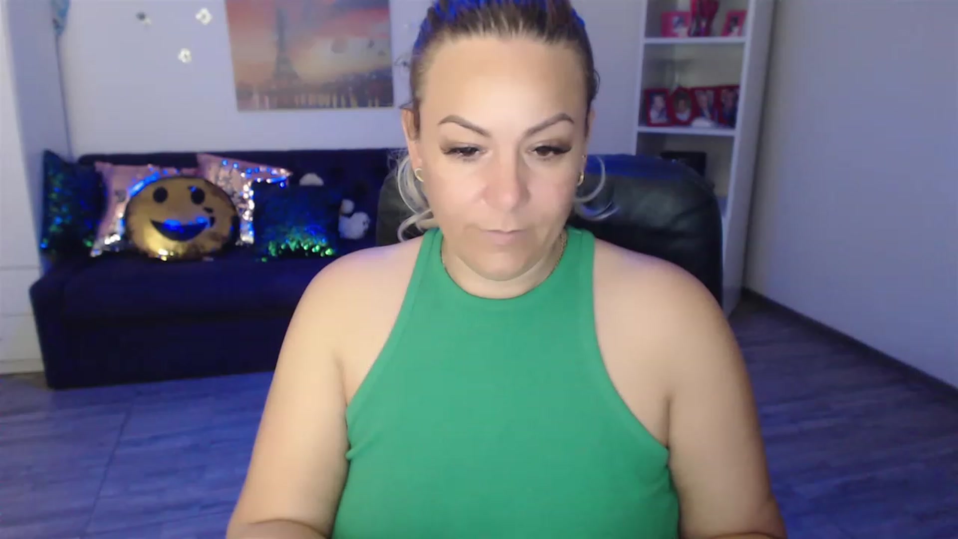 Gallery image thumbnail from A_baby_Boo's myfreecams stream on, 06/03/2023, 14:34 image 4 of 20