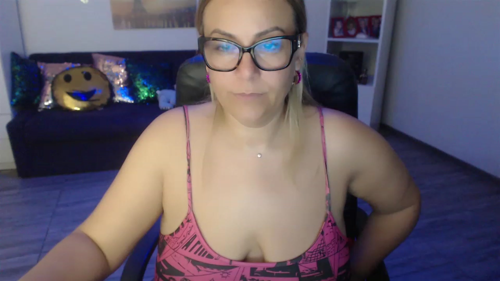 Gallery image thumbnail from A_baby_Boo's myfreecams stream on, 06/06/2023, 20:56 image 11 of 20