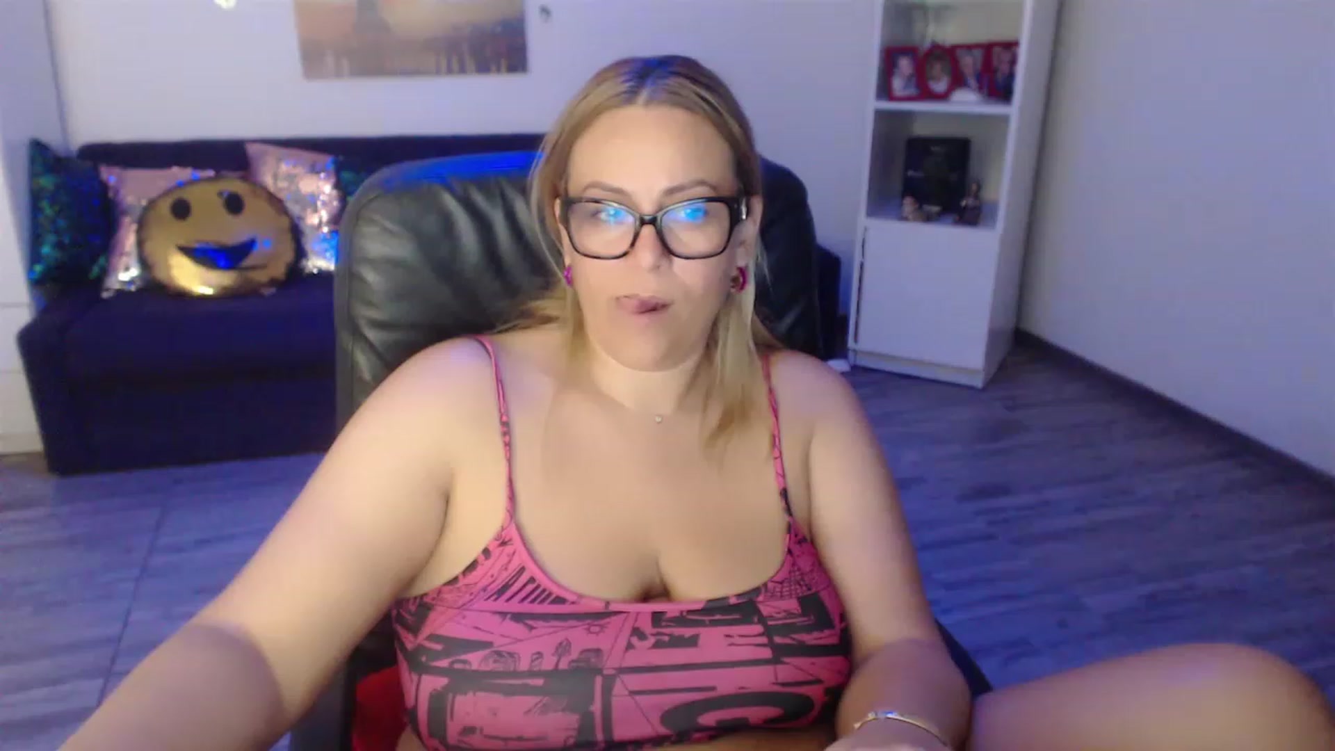Gallery image thumbnail from A_baby_Boo's myfreecams stream on, 06/06/2023, 20:56 image 17 of 20