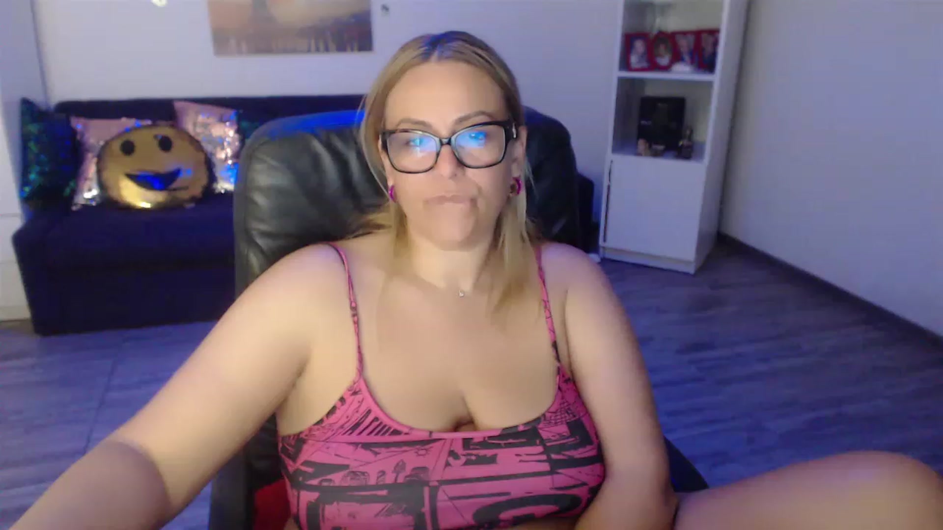 Gallery image thumbnail from A_baby_Boo's myfreecams stream on, 06/06/2023, 20:56 image 13 of 20