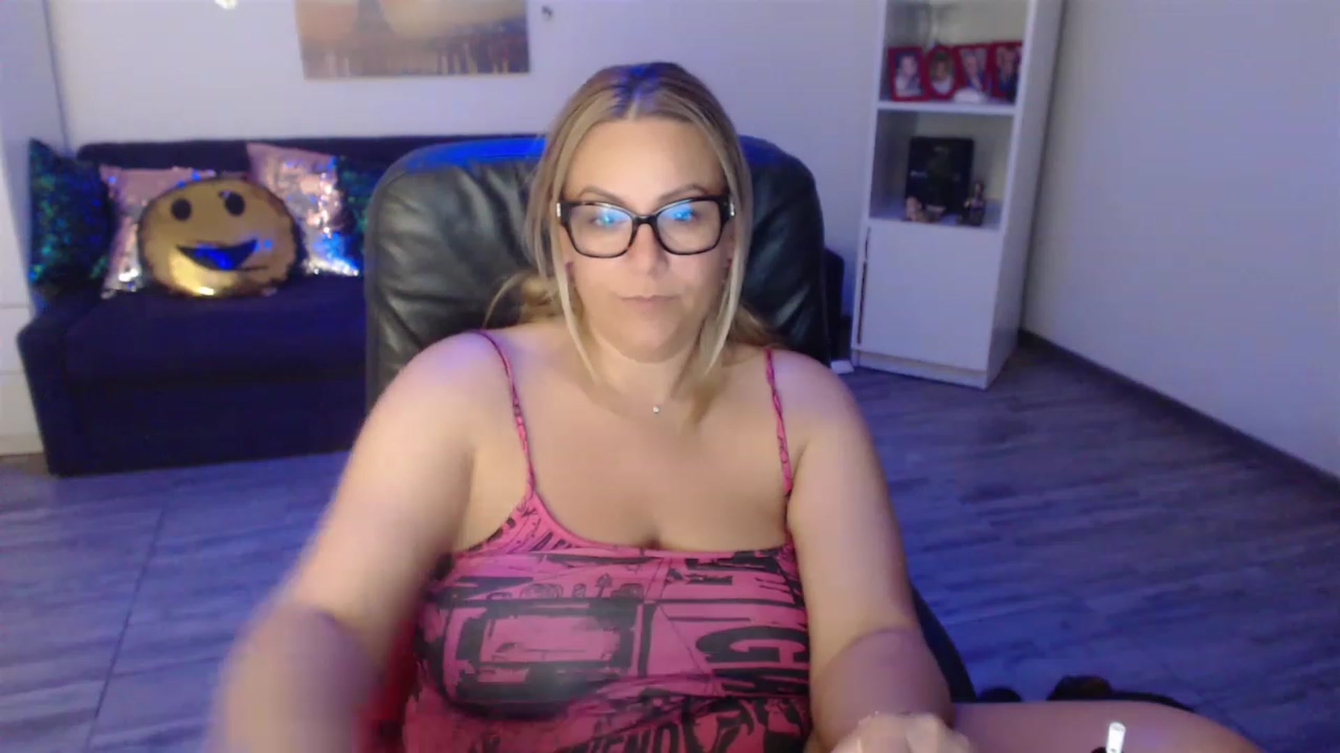 Gallery image thumbnail from A_baby_Boo's myfreecams stream on, 06/06/2023, 20:56 image 3 of 20