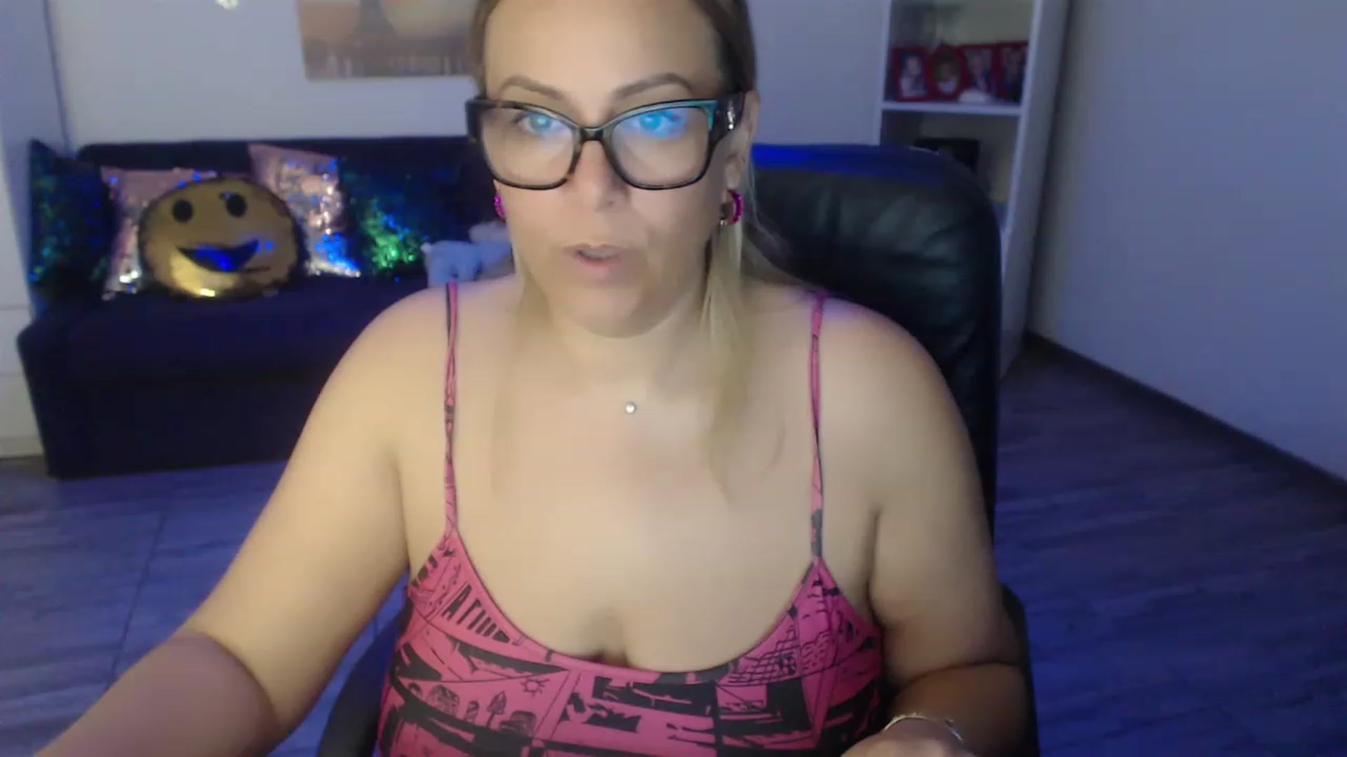 Gallery image thumbnail from A_baby_Boo's myfreecams stream on, 06/06/2023, 20:56 image 9 of 20
