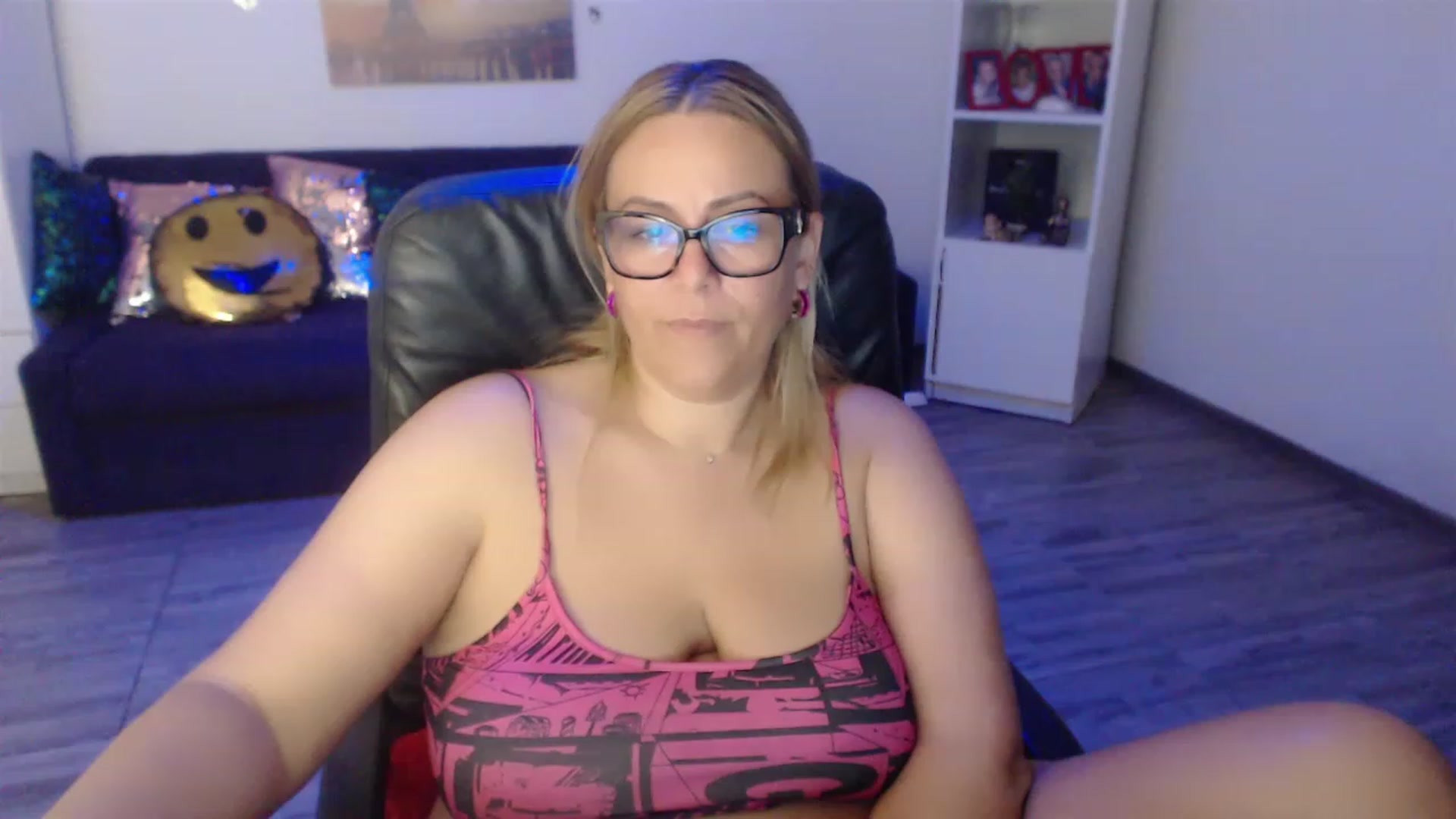 Gallery image thumbnail from A_baby_Boo's myfreecams stream on, 06/06/2023, 20:56 image 15 of 20