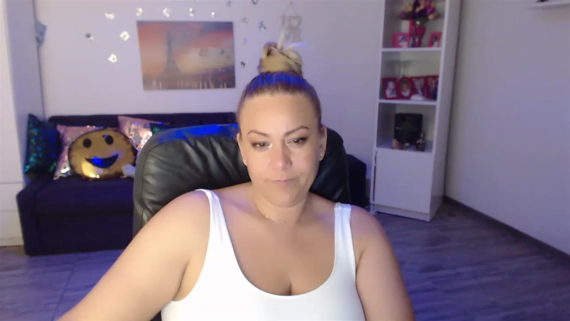 Gallery image thumbnail from A_baby_Boo's myfreecams stream on, 06/15/2023, 21:01 image 5 of 20
