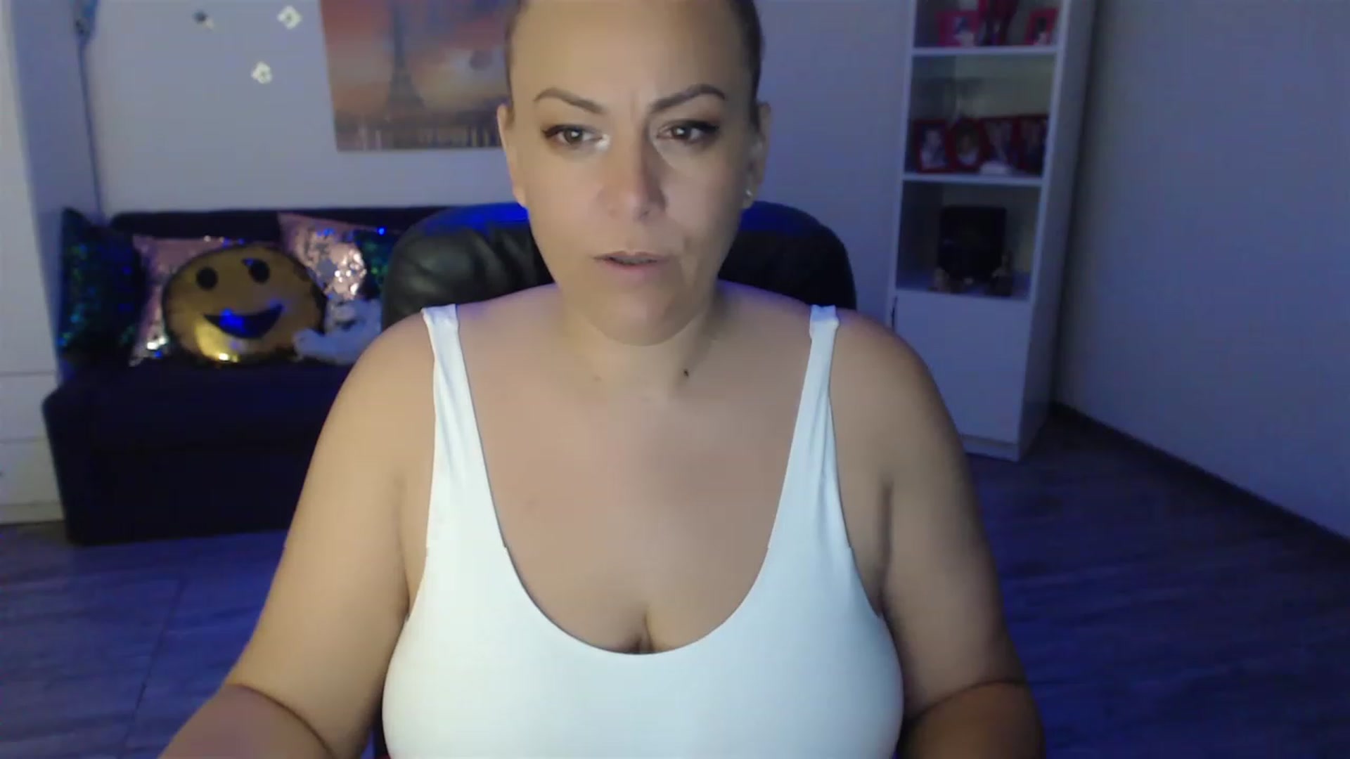 Gallery image thumbnail from A_baby_Boo's myfreecams stream on, 06/15/2023, 21:01 image 11 of 20