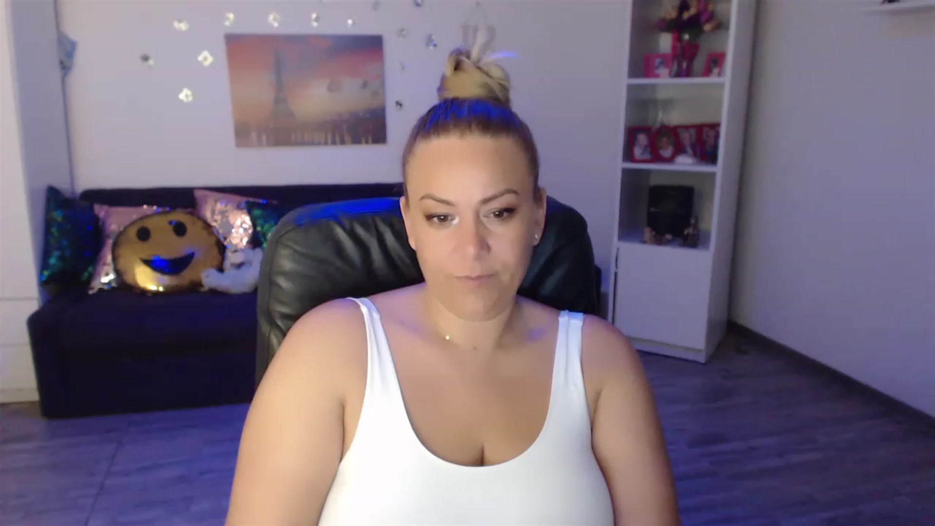 Gallery image thumbnail from A_baby_Boo's myfreecams stream on, 06/15/2023, 21:01 image 2 of 20