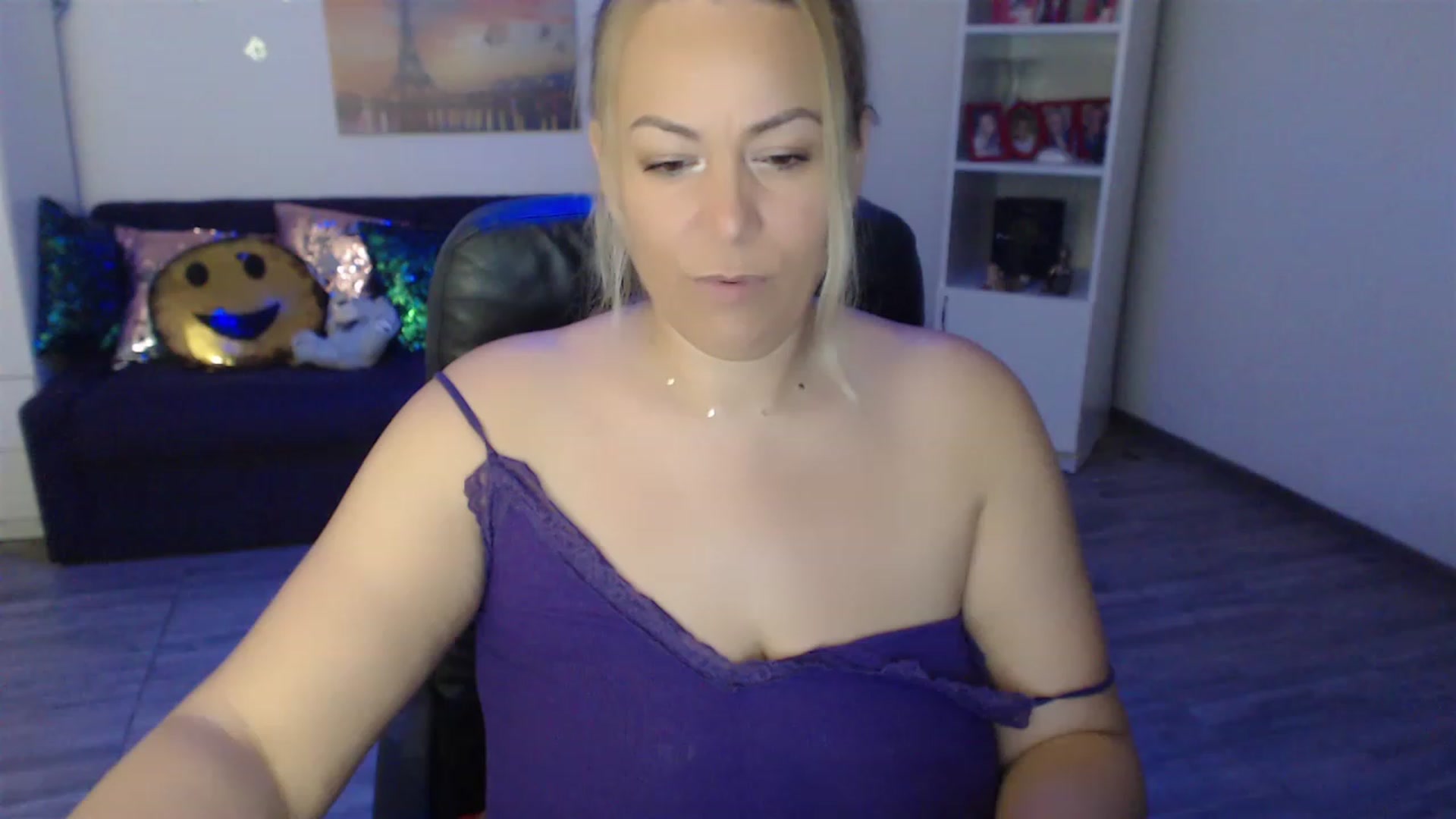 Gallery image thumbnail from A_baby_Boo's myfreecams stream on, 06/16/2023, 13:40 image 8 of 20