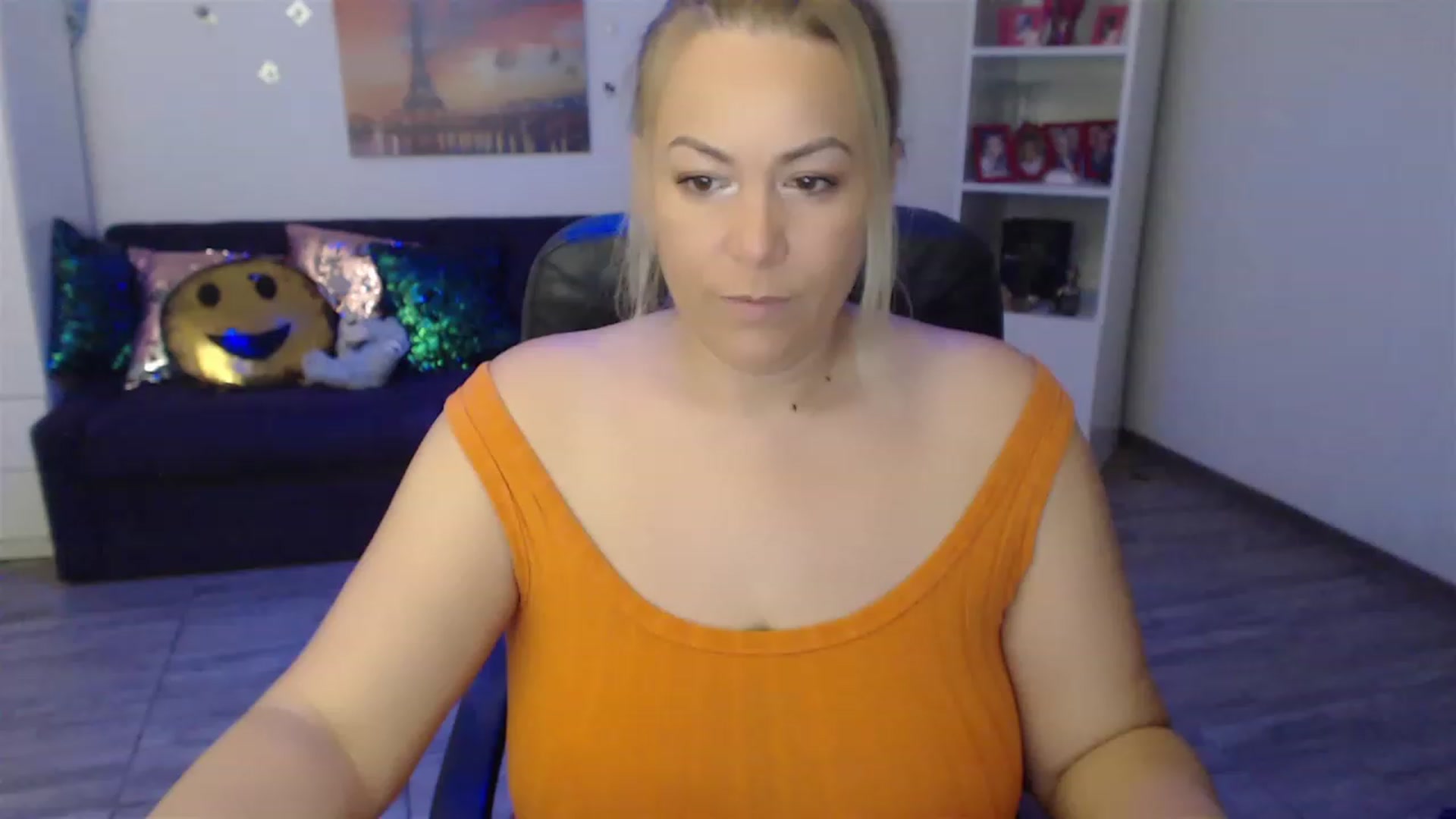 Gallery image thumbnail from A_baby_Boo's myfreecams stream on, 06/16/2023, 14:06 image 5 of 20