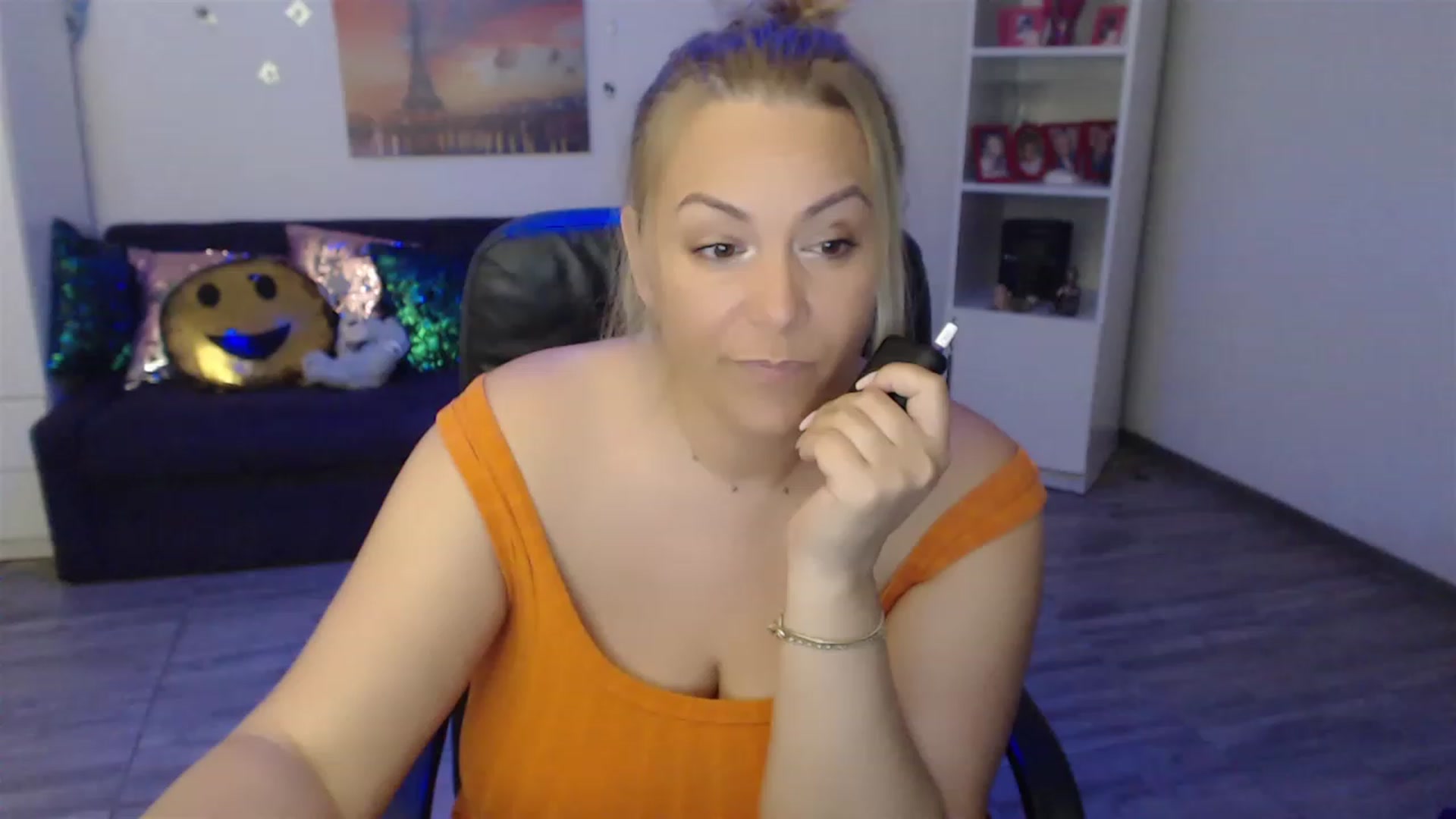 Gallery image thumbnail from A_baby_Boo's myfreecams stream on, 06/16/2023, 14:06 image 3 of 20