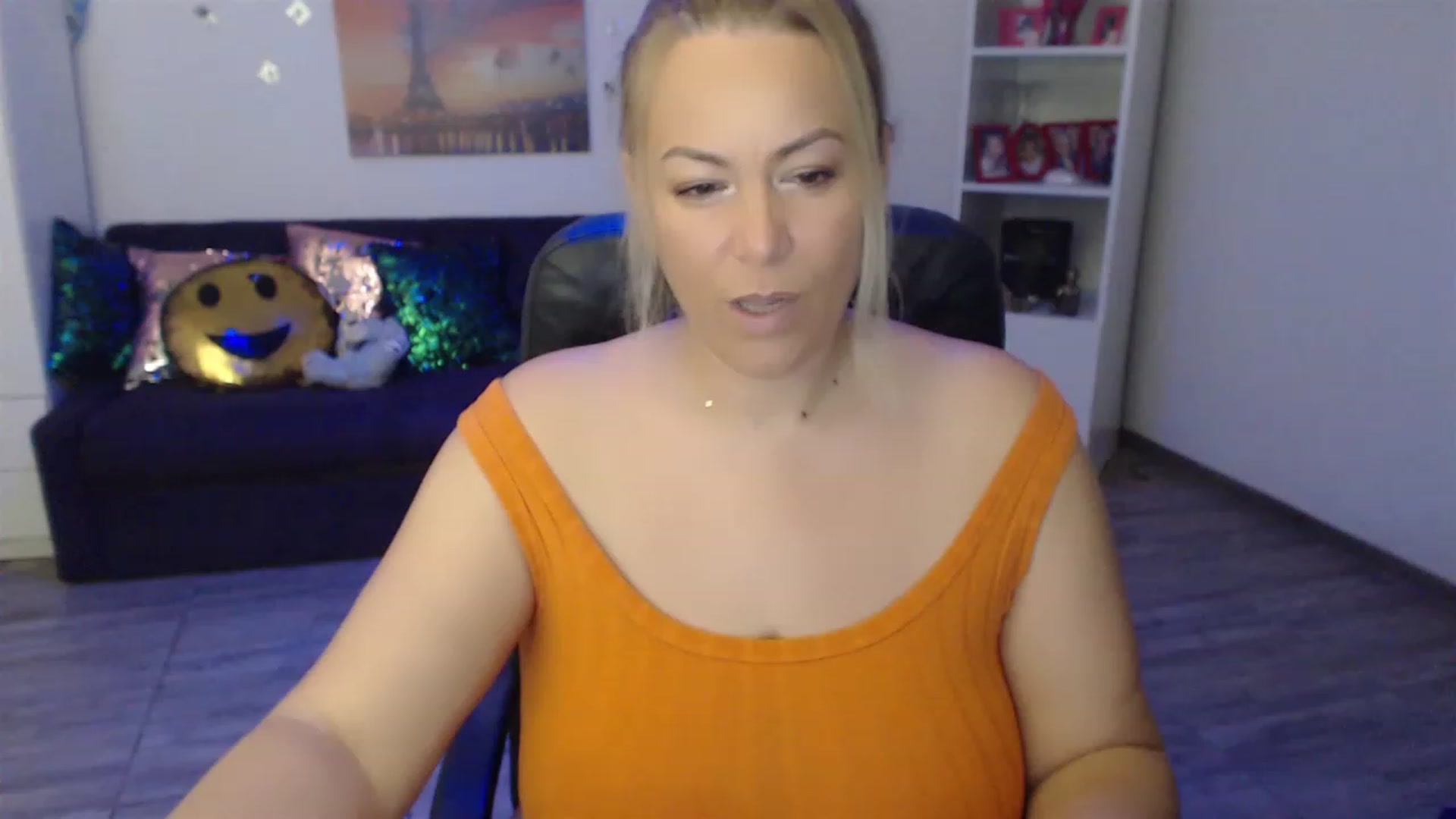 Gallery image thumbnail from A_baby_Boo's myfreecams stream on, 06/16/2023, 14:06 image 6 of 20