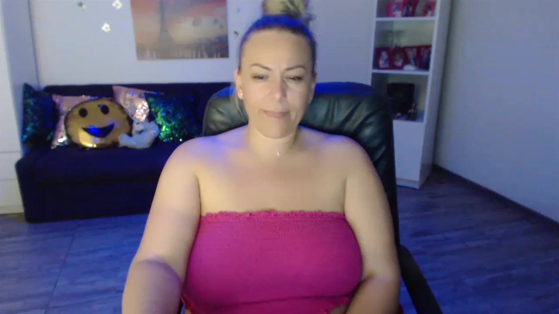Gallery image thumbnail from A_baby_Boo's myfreecams stream on, 06/16/2023, 22:06 image 7 of 20
