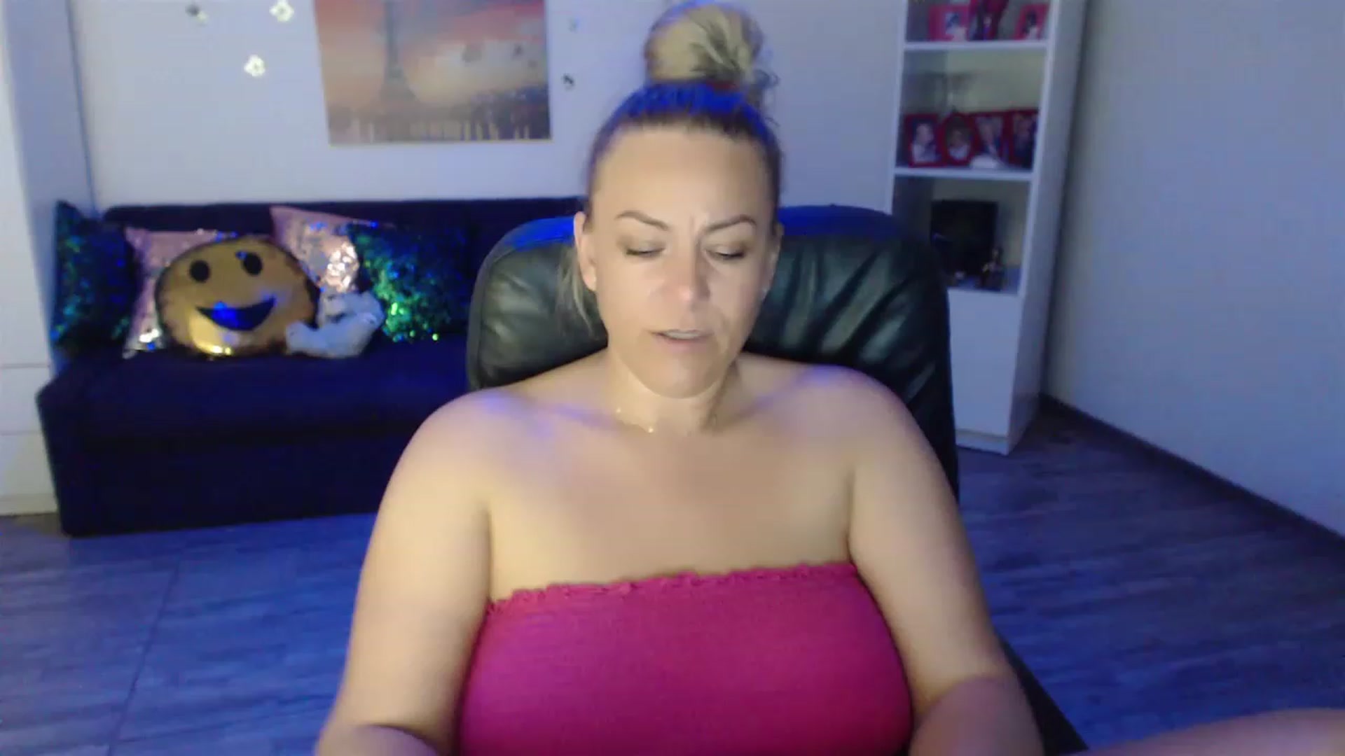 Gallery image thumbnail from A_baby_Boo's myfreecams stream on, 06/16/2023, 22:06 image 8 of 20