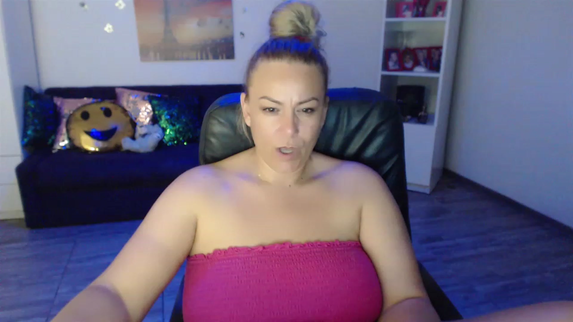 Gallery image thumbnail from A_baby_Boo's myfreecams stream on, 06/16/2023, 22:06 image 9 of 20