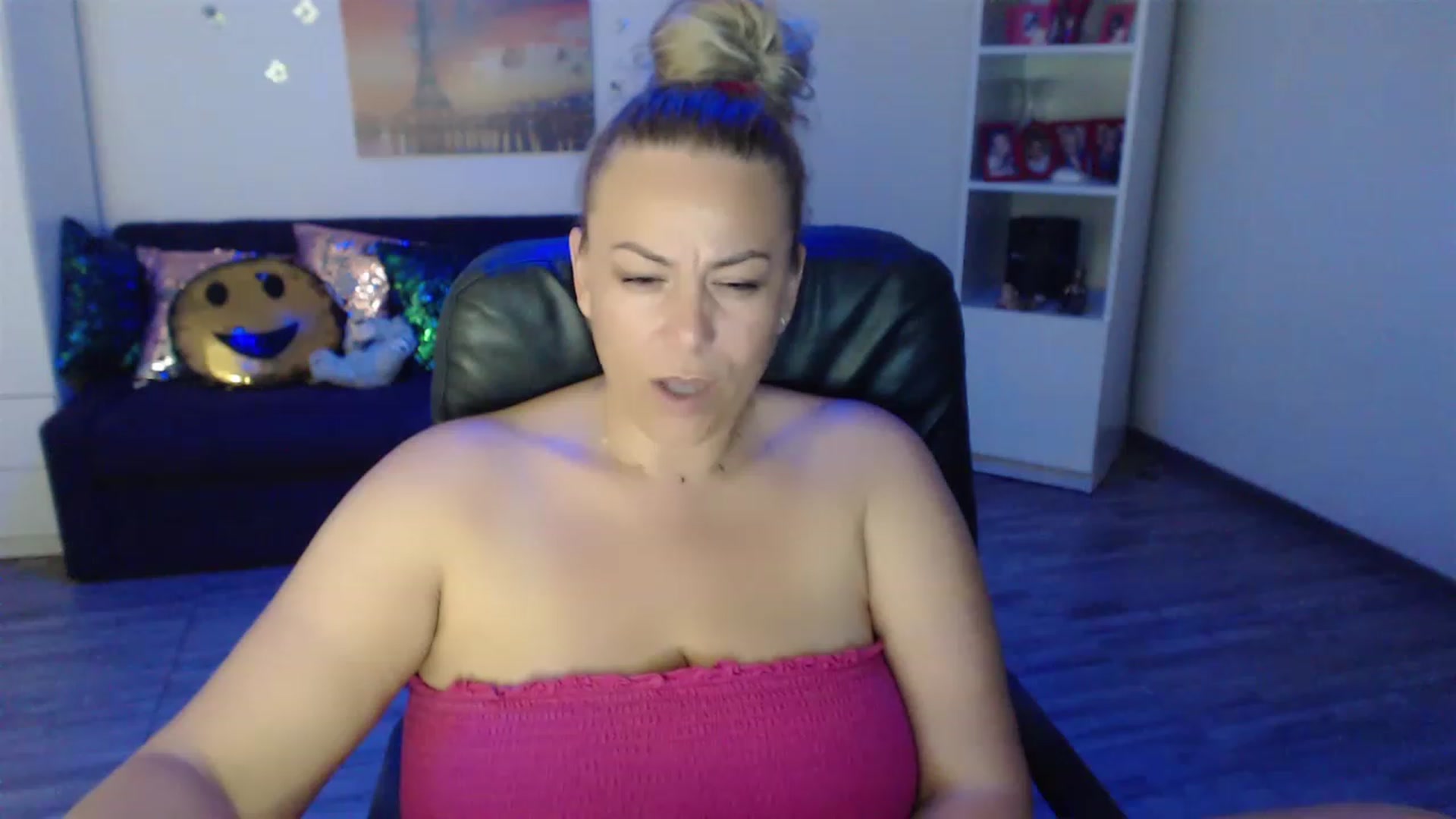 Gallery image thumbnail from A_baby_Boo's myfreecams stream on, 06/16/2023, 22:06 image 19 of 20