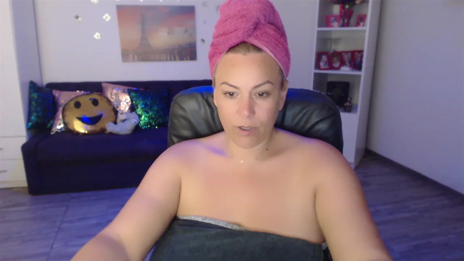Gallery image thumbnail from A_baby_Boo's myfreecams stream on, 06/19/2023, 15:36 image 12 of 20