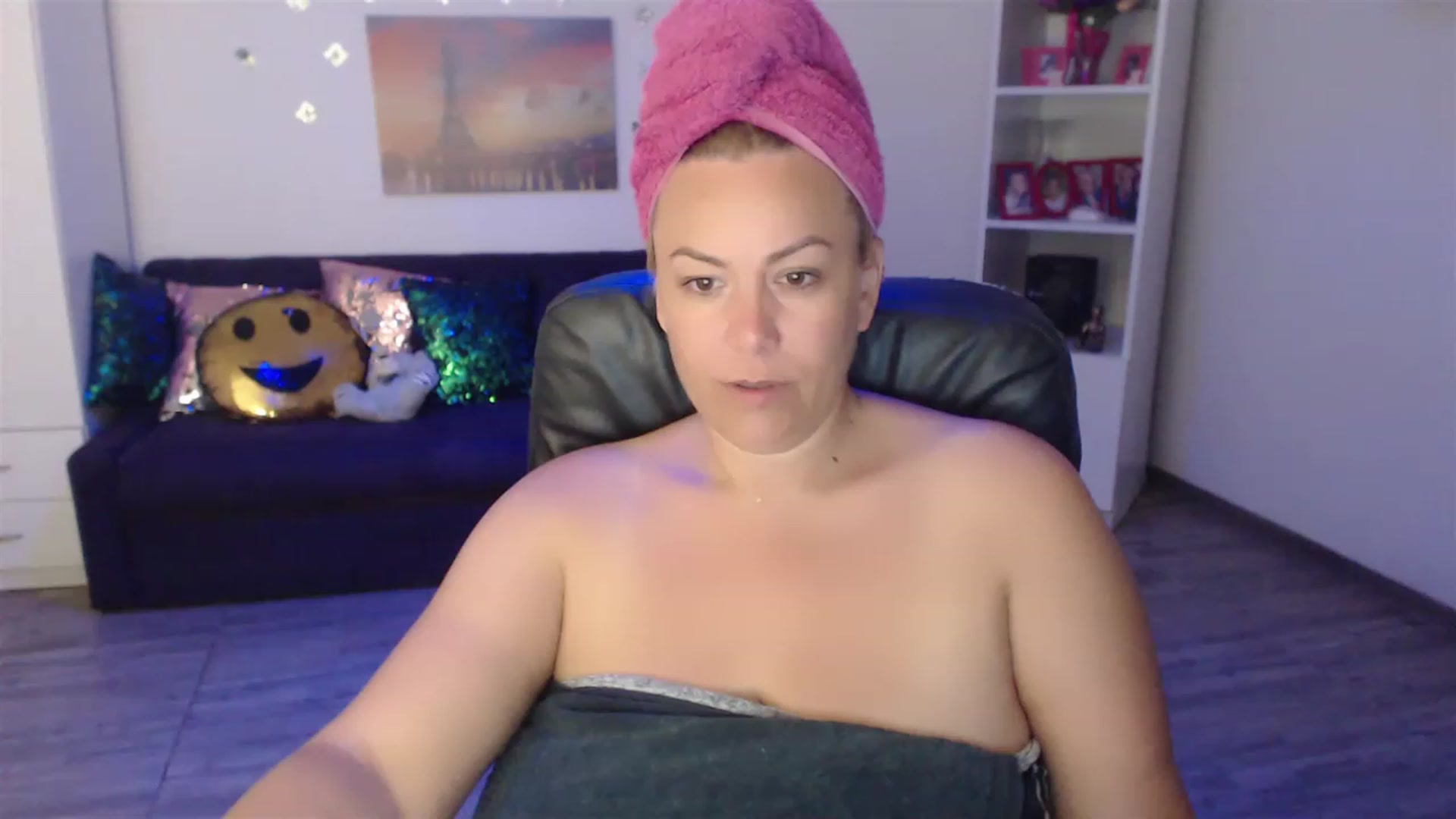 Gallery image thumbnail from A_baby_Boo's myfreecams stream on, 06/19/2023, 15:36 image 5 of 20
