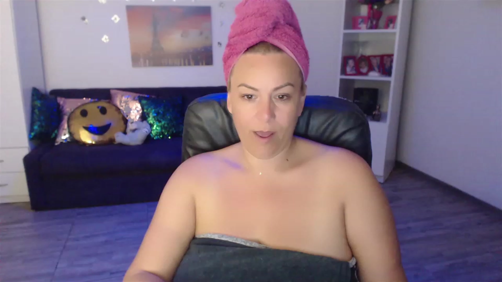 Gallery image thumbnail from A_baby_Boo's myfreecams stream on, 06/19/2023, 15:36 image 8 of 20