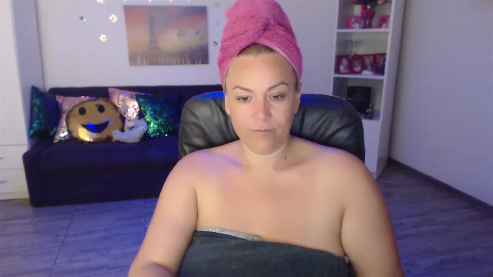 Gallery image thumbnail from A_baby_Boo's myfreecams stream on, 06/19/2023, 15:36 image 16 of 20