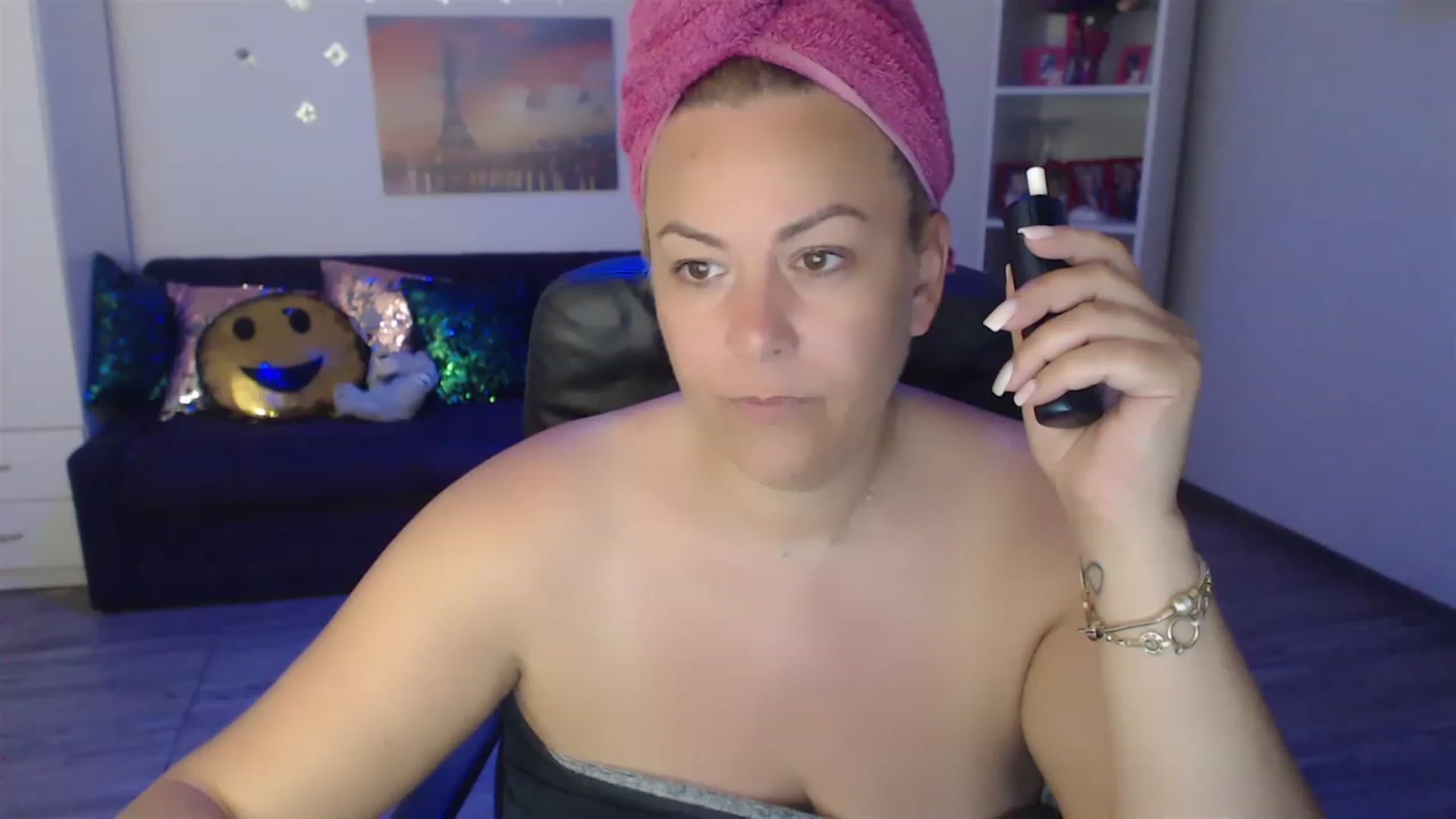 Gallery image thumbnail from A_baby_Boo's myfreecams stream on, 06/19/2023, 15:36 image 3 of 20