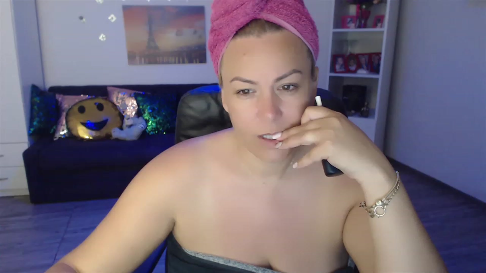 Gallery image thumbnail from A_baby_Boo's myfreecams stream on, 06/19/2023, 15:36 image 1 of 20