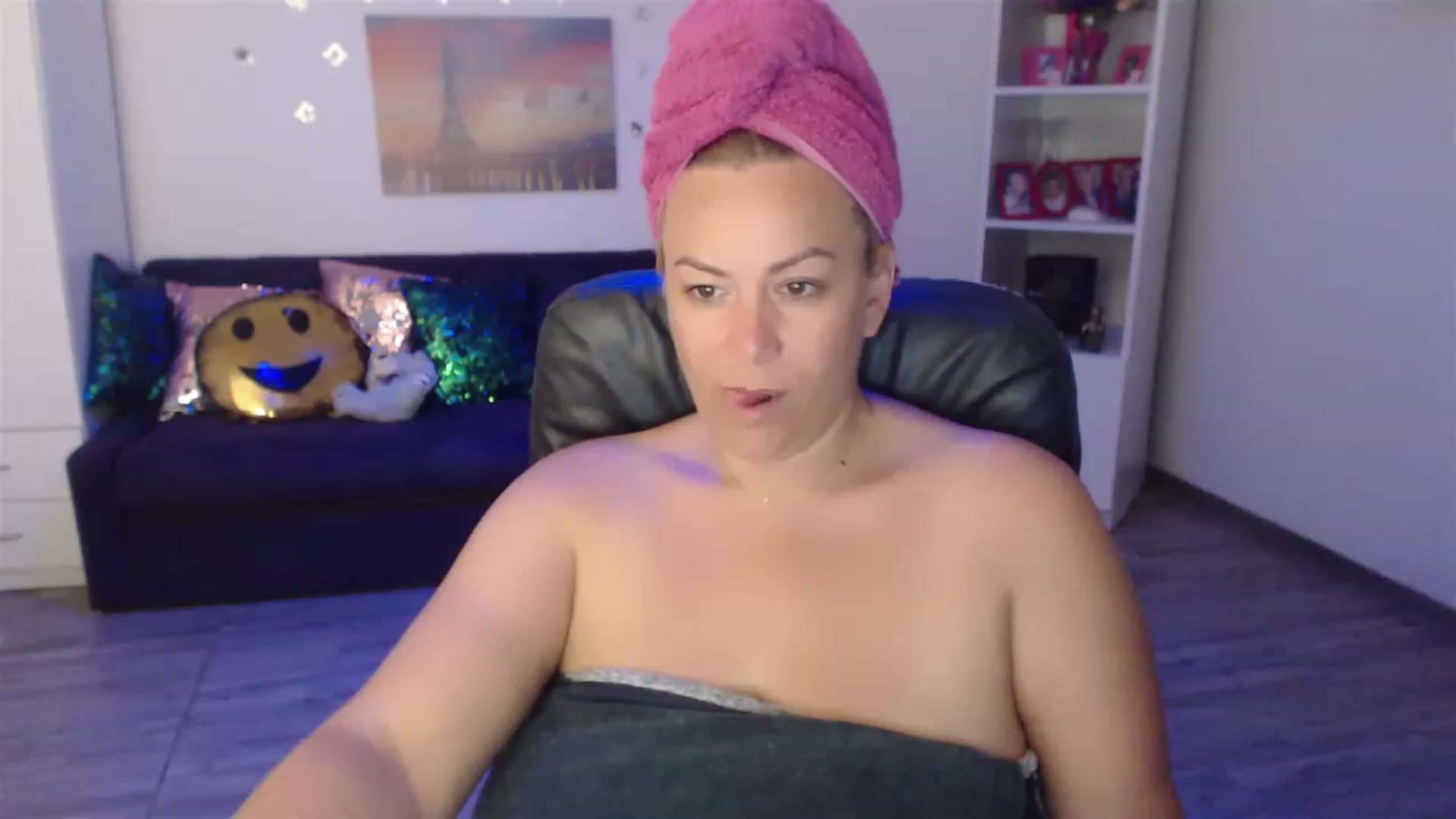 Gallery image thumbnail from A_baby_Boo's myfreecams stream on, 06/19/2023, 15:36 image 10 of 20