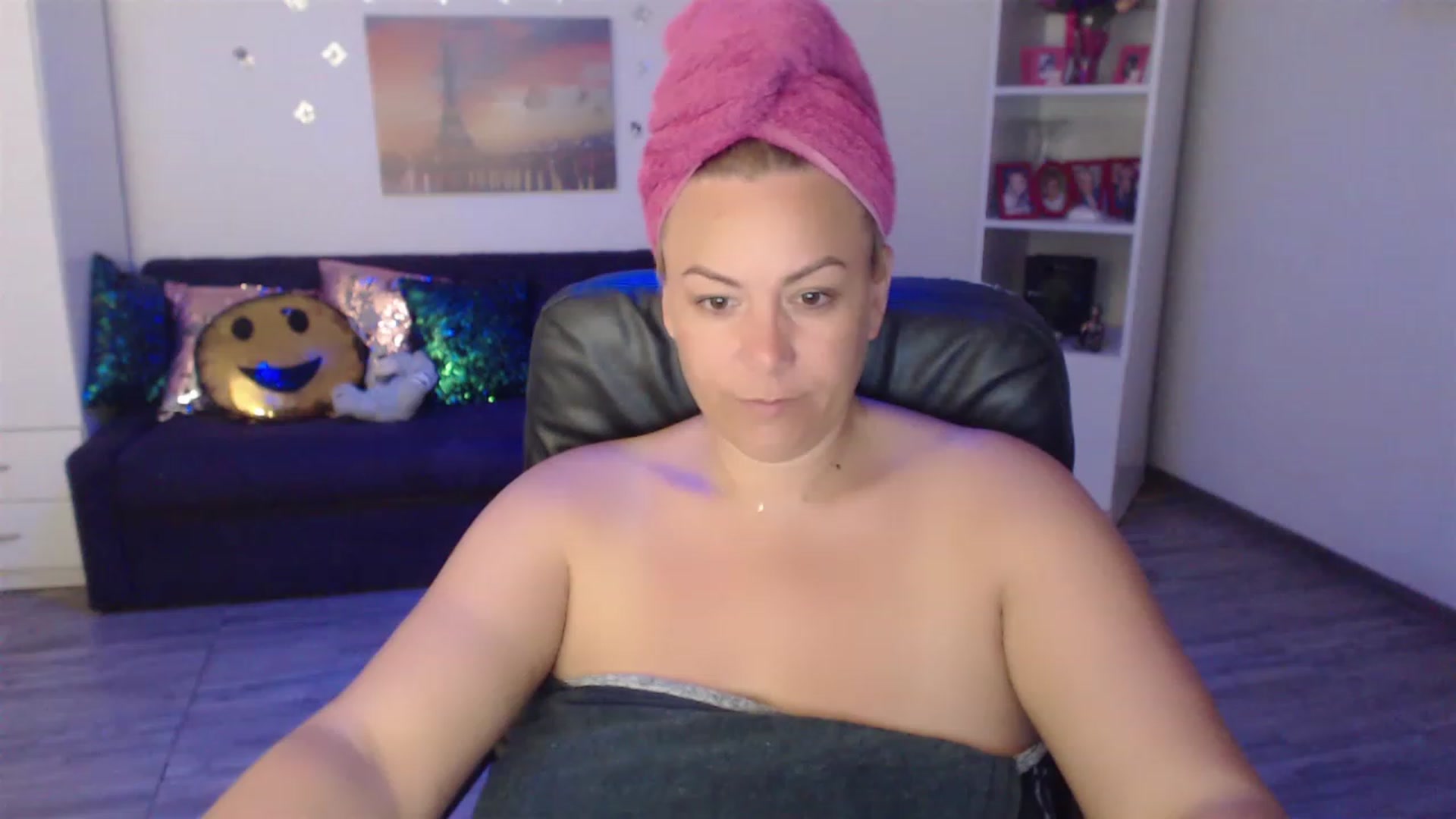 Gallery image thumbnail from A_baby_Boo's myfreecams stream on, 06/19/2023, 15:36 image 17 of 20