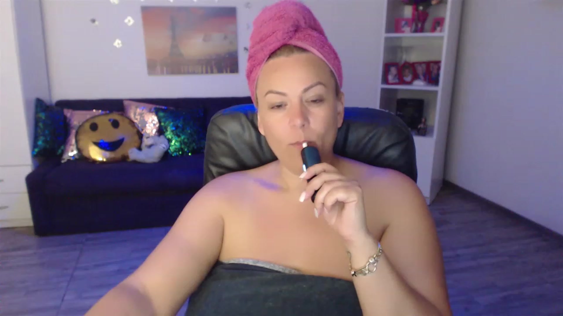 Gallery image thumbnail from A_baby_Boo's myfreecams stream on, 06/19/2023, 15:36 image 18 of 20