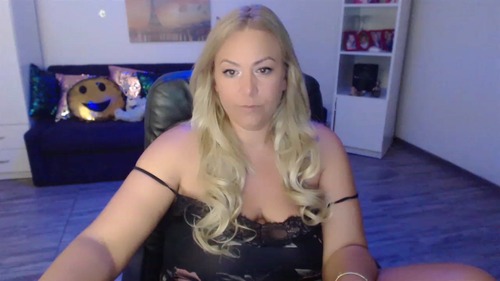 Gallery image thumbnail from A_baby_Boo's myfreecams stream on, 06/20/2023, 12:56 image 4 of 20