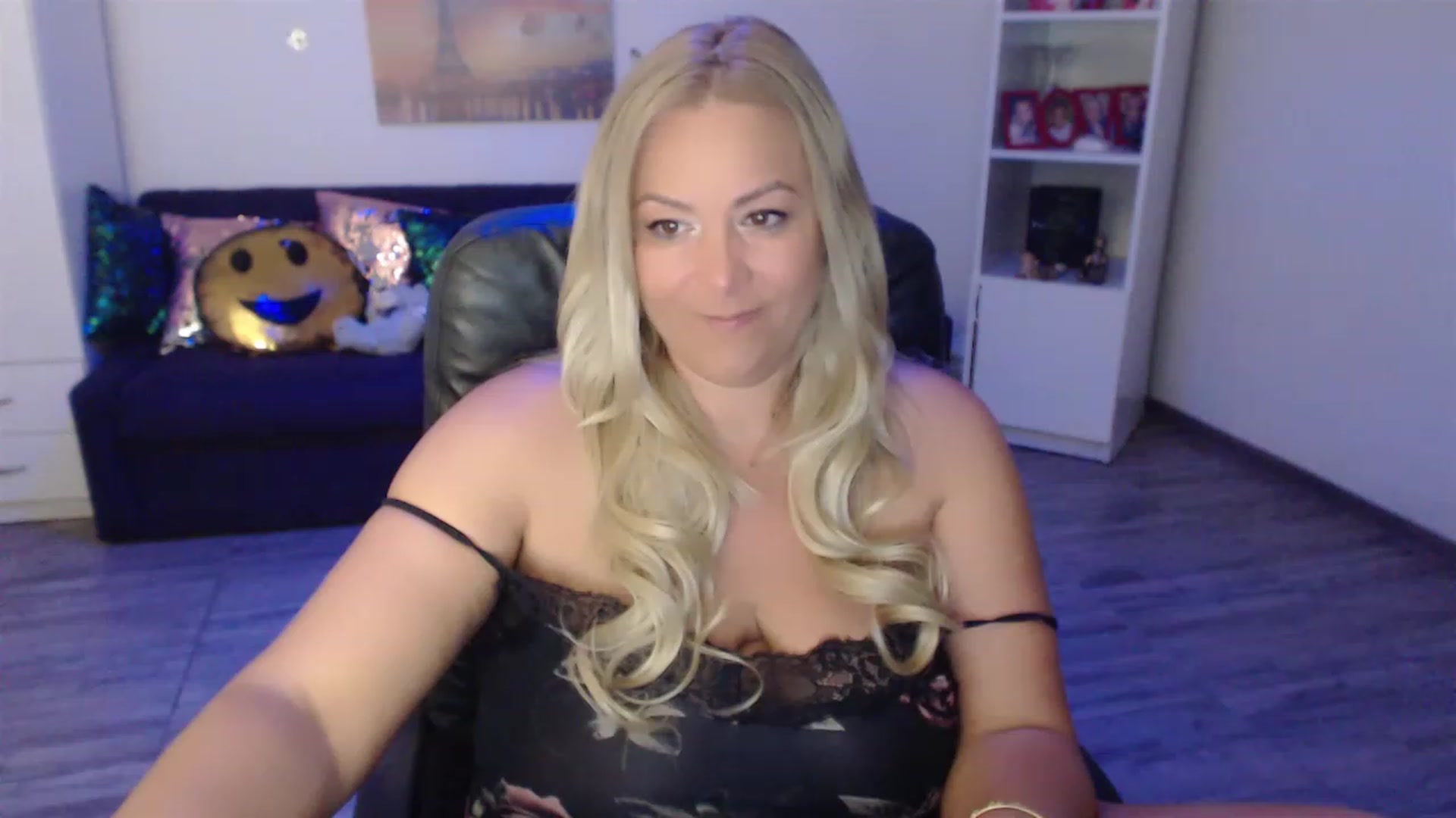 Gallery image thumbnail from A_baby_Boo's myfreecams stream on, 06/20/2023, 12:56 image 7 of 20