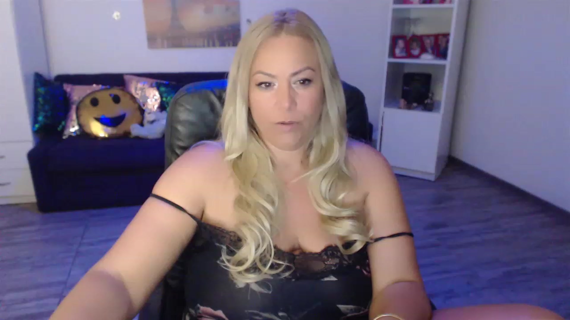 Gallery image thumbnail from A_baby_Boo's myfreecams stream on, 06/20/2023, 12:56 image 9 of 20