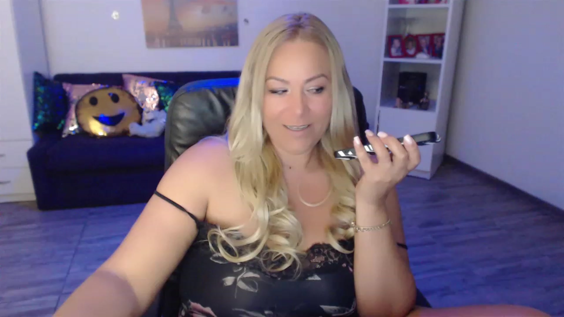 Gallery image thumbnail from A_baby_Boo's myfreecams stream on, 06/20/2023, 12:56 image 14 of 20