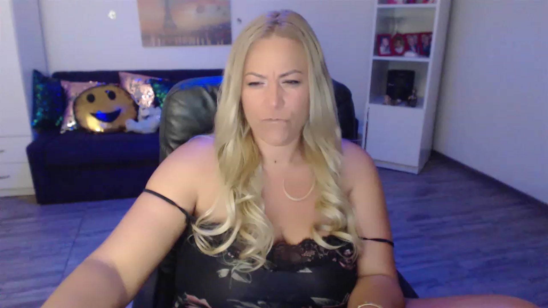 Gallery image thumbnail from A_baby_Boo's myfreecams stream on, 06/20/2023, 12:56 image 13 of 20
