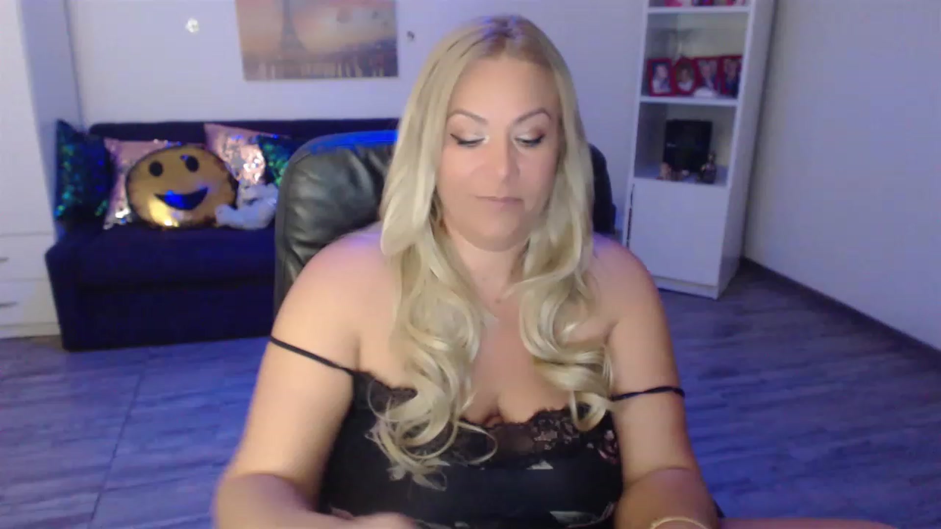 Gallery image thumbnail from A_baby_Boo's myfreecams stream on, 06/20/2023, 12:56 image 6 of 20