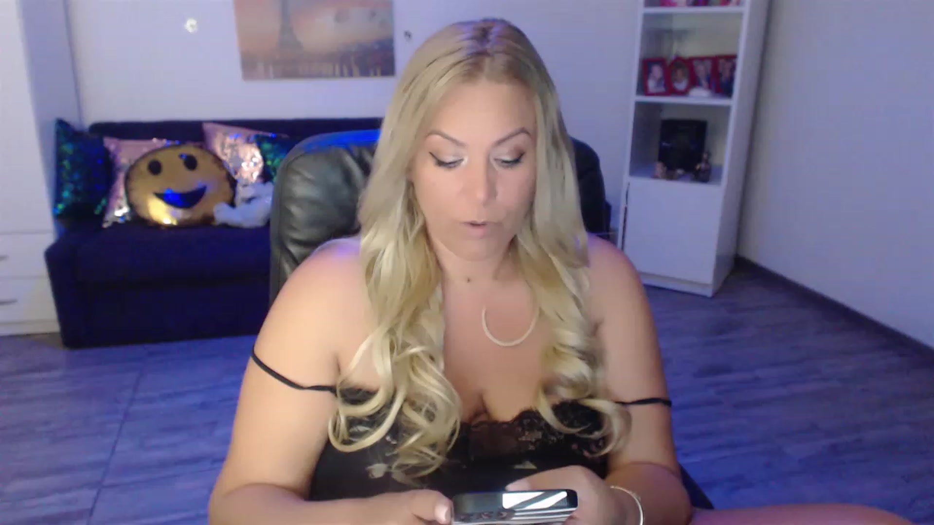Gallery image thumbnail from A_baby_Boo's myfreecams stream on, 06/20/2023, 12:56 image 12 of 20