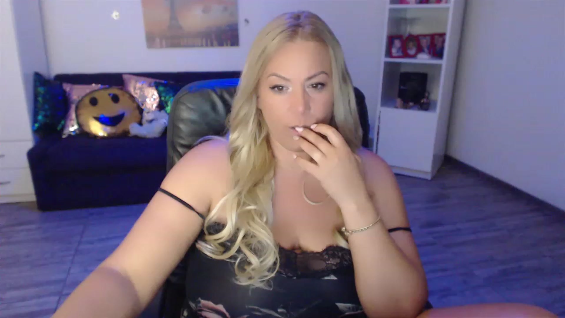 Gallery image thumbnail from A_baby_Boo's myfreecams stream on, 06/20/2023, 12:56 image 11 of 20
