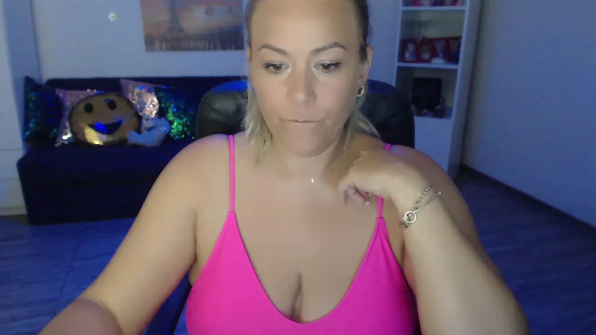 Gallery image thumbnail from A_baby_Boo's myfreecams stream on, 06/22/2023, 19:31 image 4 of 20