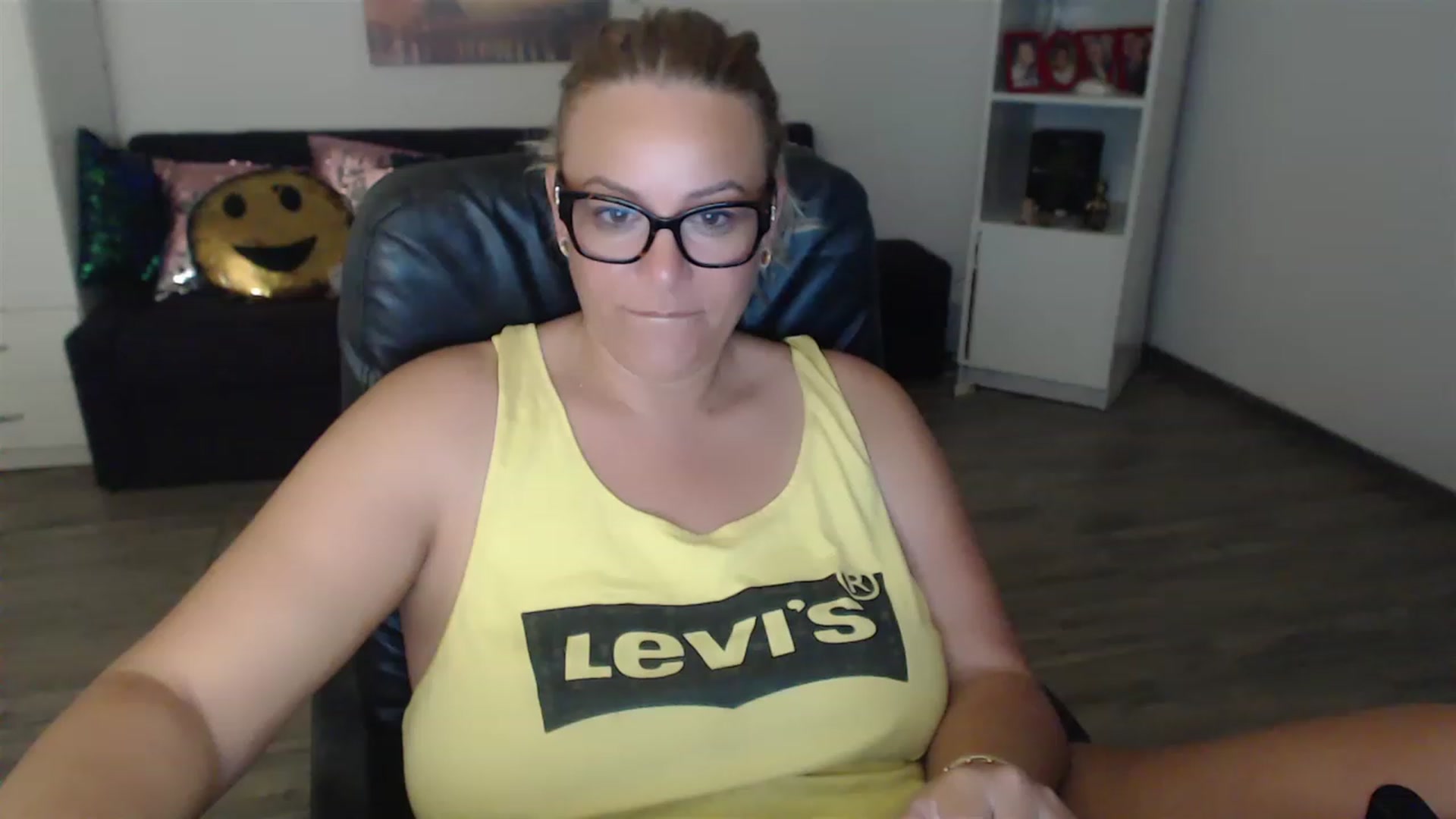 Gallery image thumbnail from A_baby_Boo's myfreecams stream on, 06/23/2023, 06:33 image 11 of 20