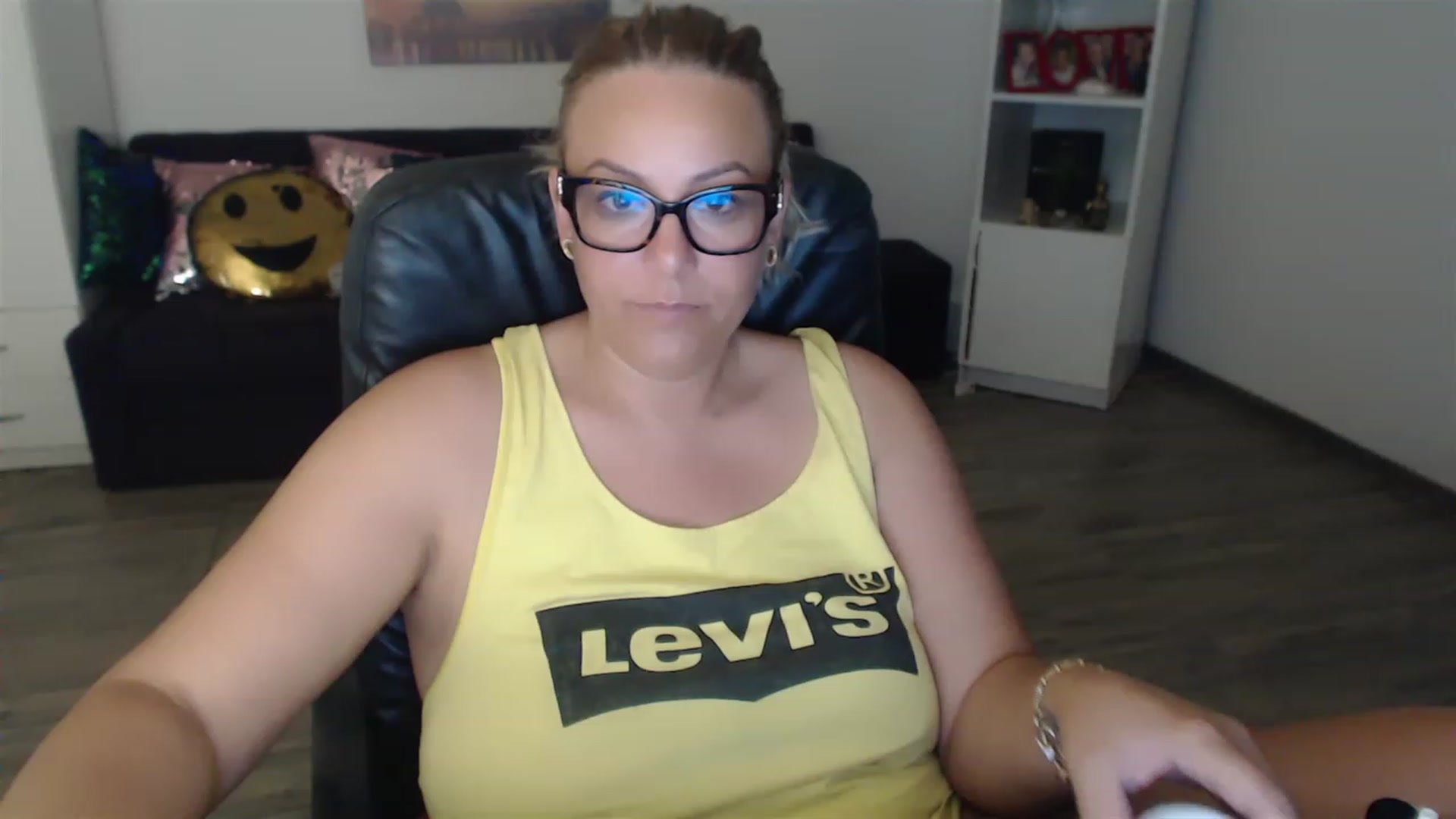Gallery image thumbnail from A_baby_Boo's myfreecams stream on, 06/23/2023, 06:33 image 6 of 20
