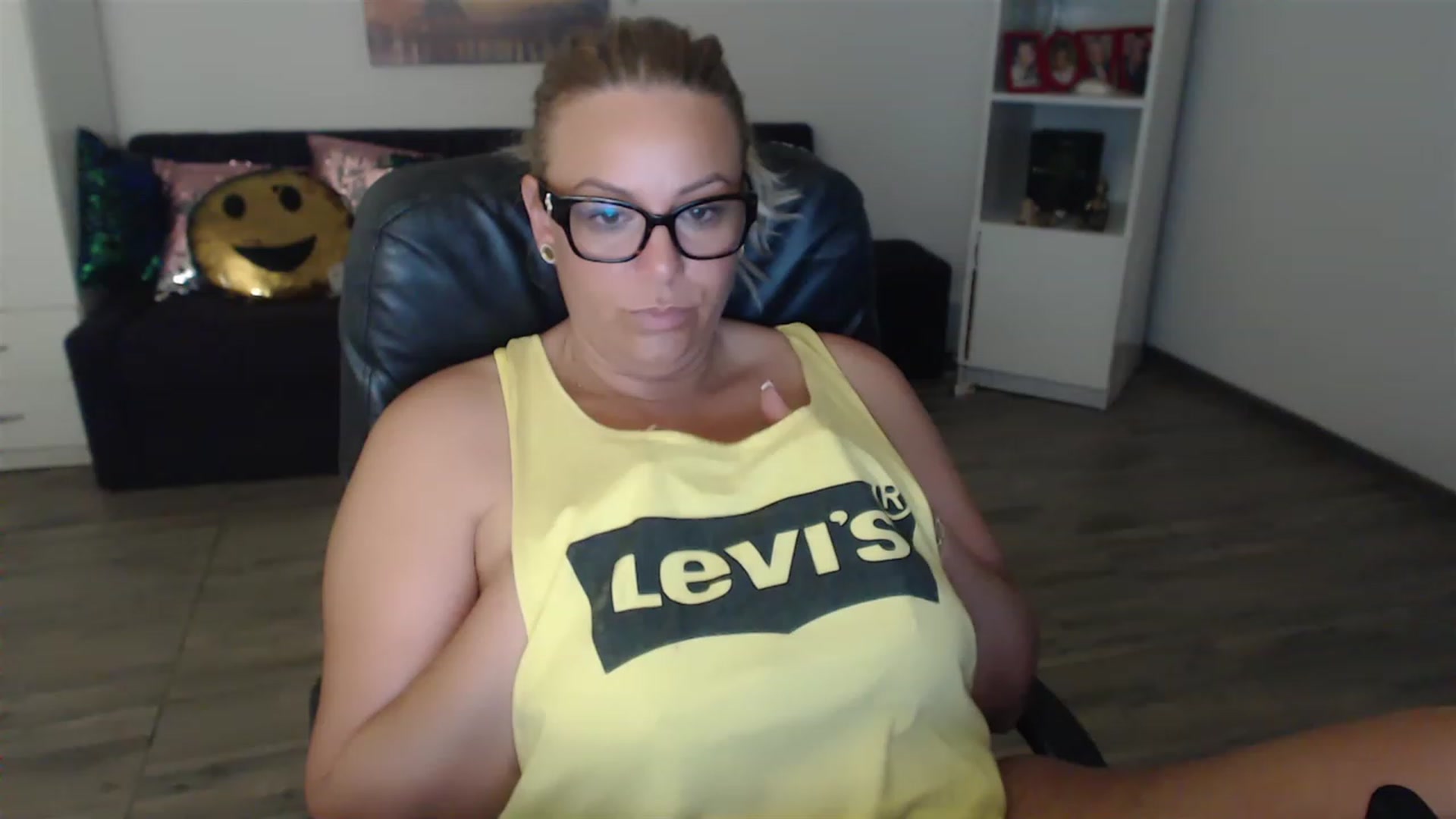 Gallery image thumbnail from A_baby_Boo's myfreecams stream on, 06/23/2023, 06:33 image 16 of 20
