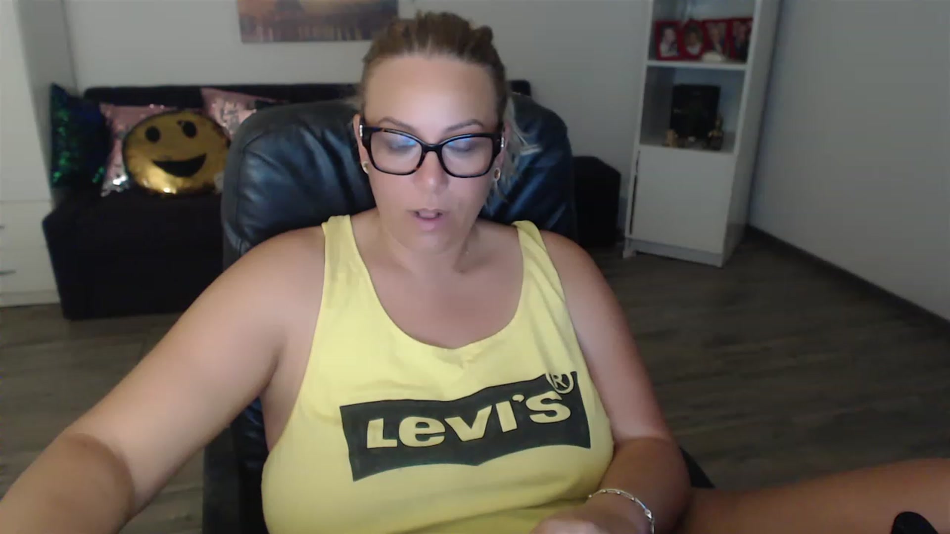 Gallery image thumbnail from A_baby_Boo's myfreecams stream on, 06/23/2023, 06:33 image 13 of 20