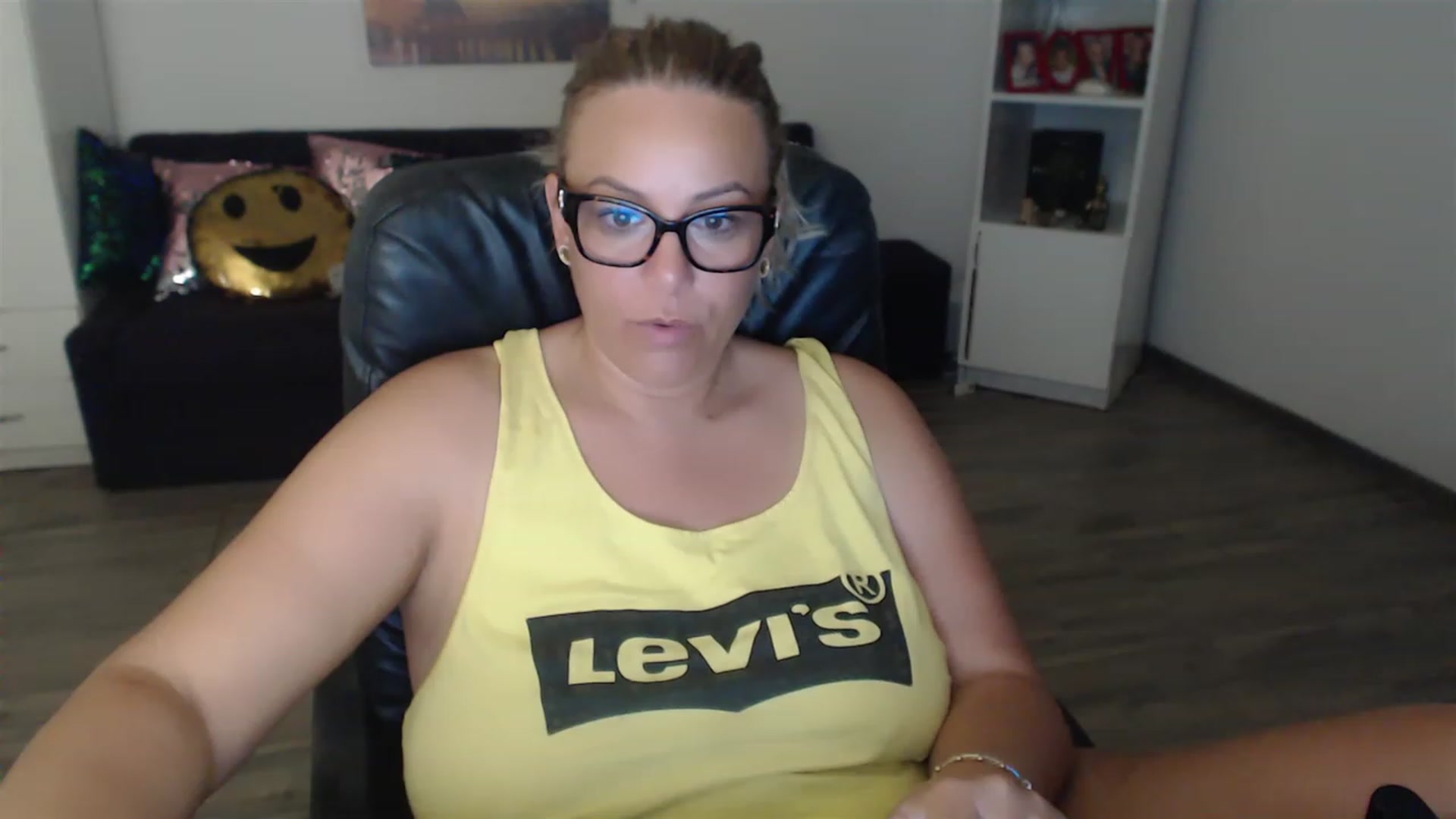Gallery image thumbnail from A_baby_Boo's myfreecams stream on, 06/23/2023, 06:33 image 14 of 20